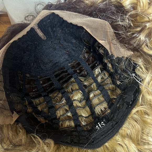 Gorgeous lace front - Picture 6 of 6